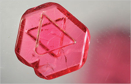 Spinel Crystal photo image