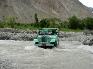 Jeep Crossing River photo image